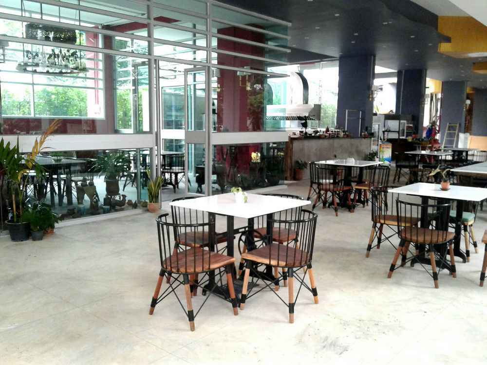 Icheck Inn Trams Square Чиангмай Екстериор снимка