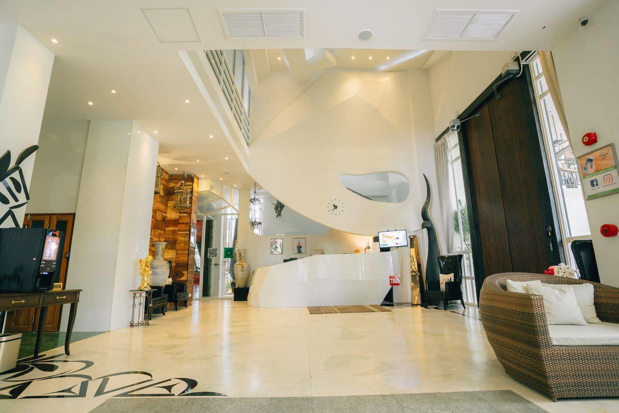 Icheck Inn Trams Square Чиангмай Екстериор снимка