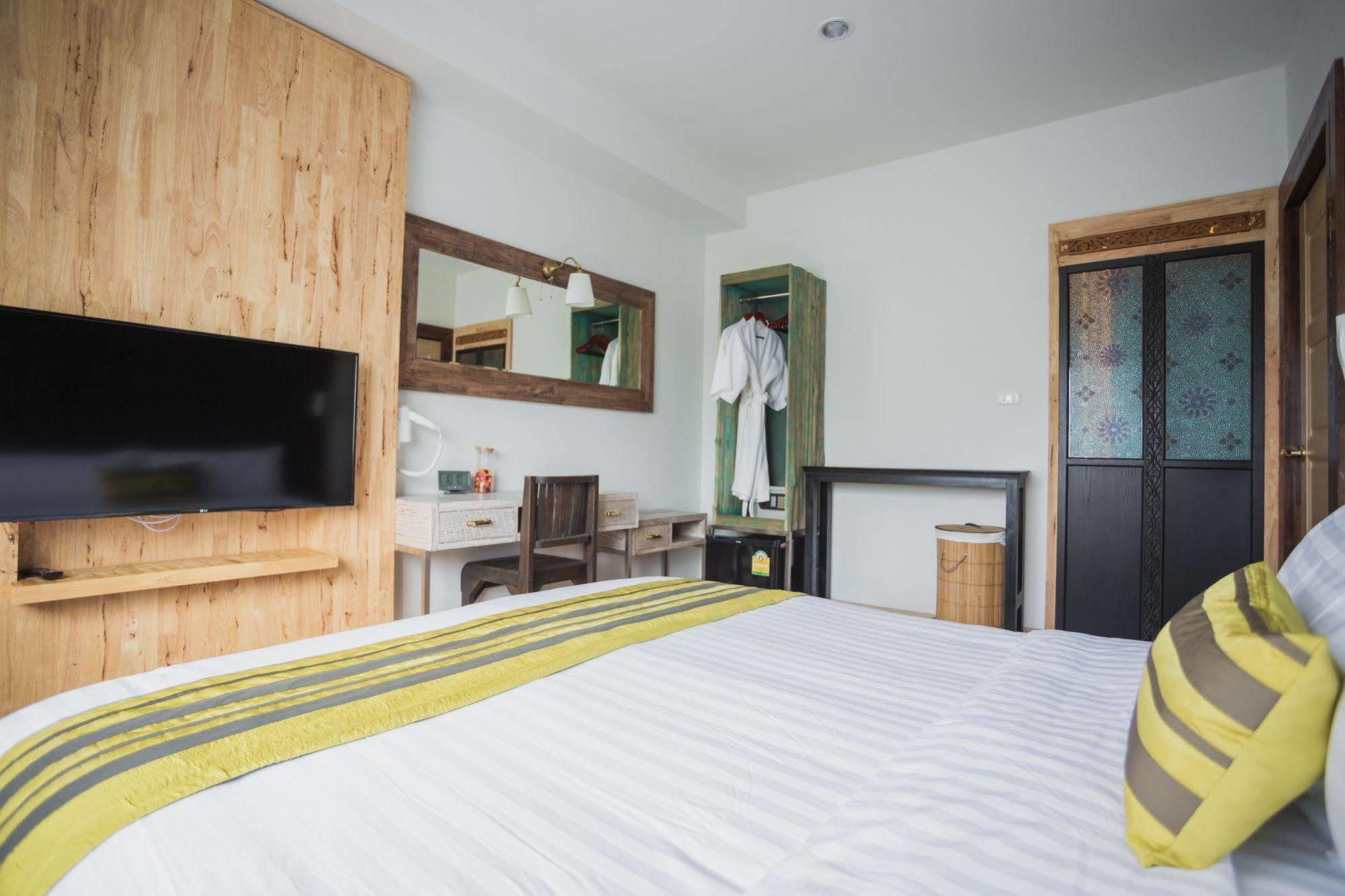 Icheck Inn Trams Square Чиангмай Екстериор снимка