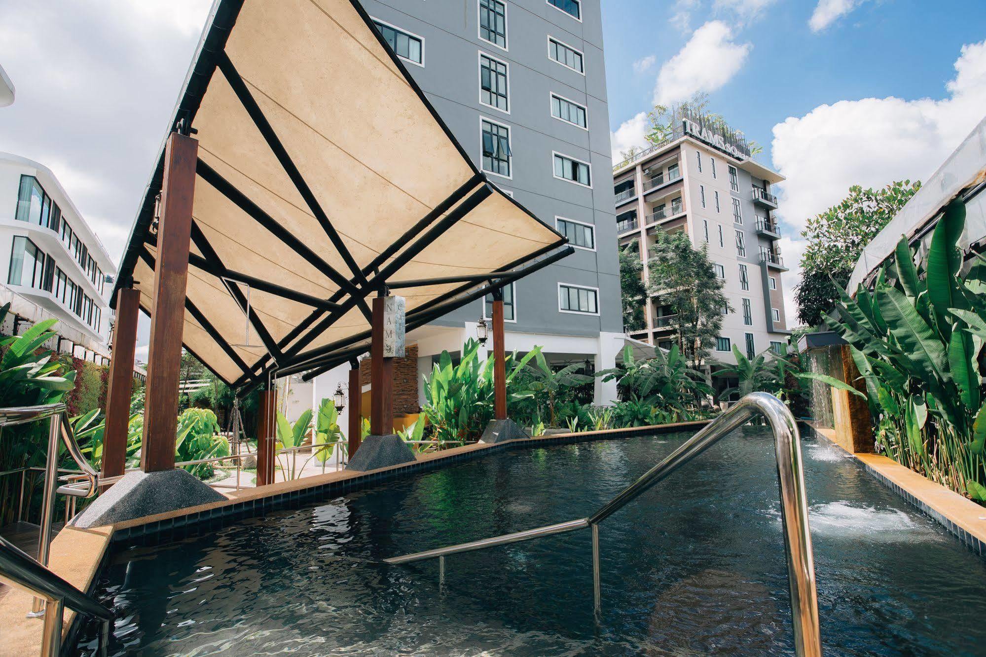 Icheck Inn Trams Square Чиангмай Екстериор снимка