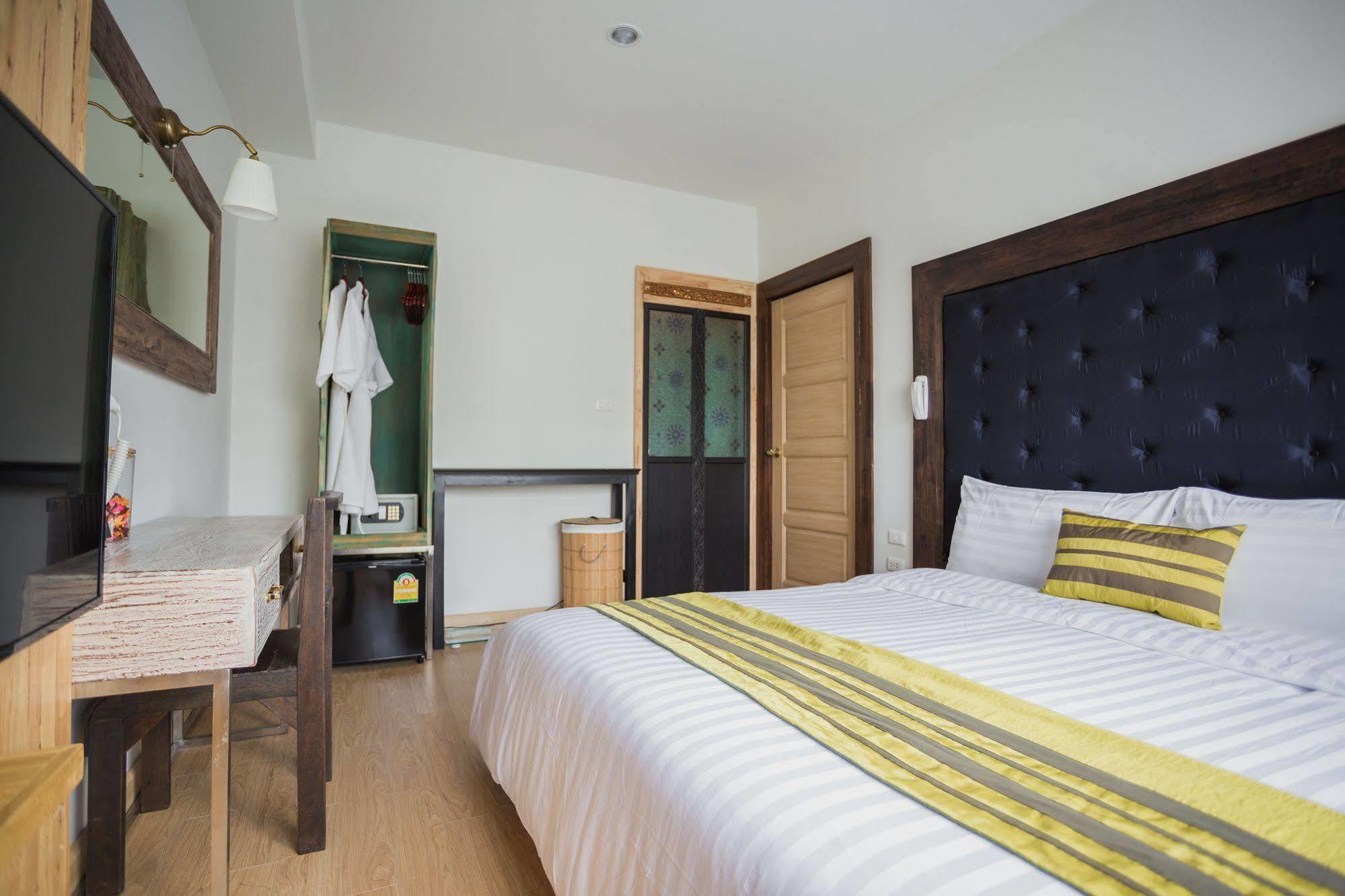 Icheck Inn Trams Square Чиангмай Екстериор снимка