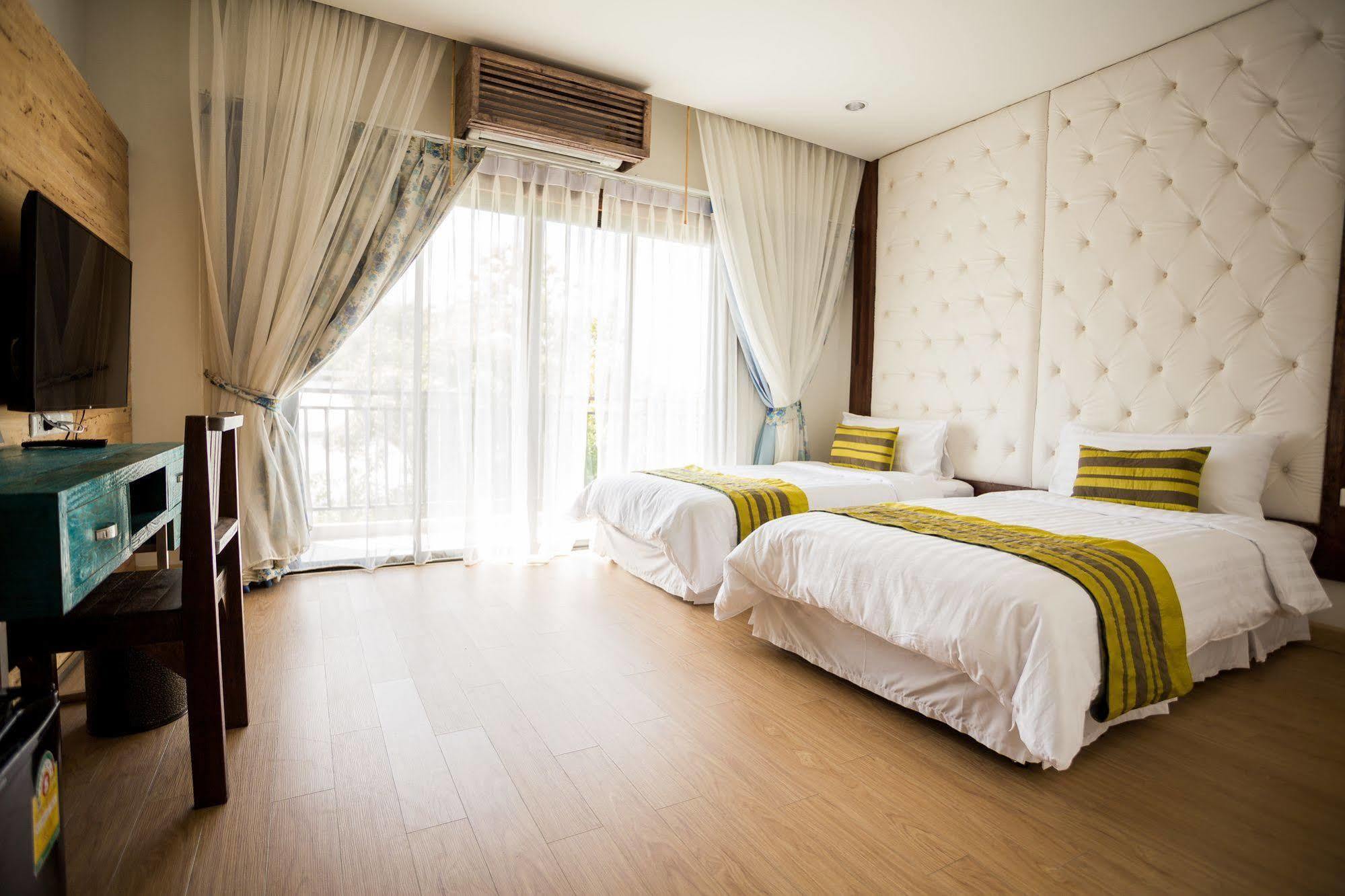 Icheck Inn Trams Square Чиангмай Екстериор снимка